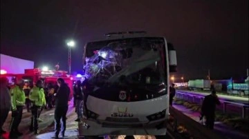 Amasya’da feci kaza: Jandarma ve hükümlüleri taşıyordu!