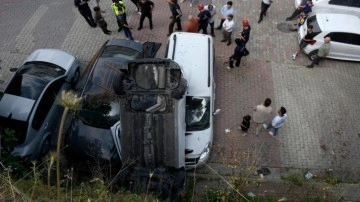 Amat&ouml;r s&uuml;r&uuml;c&uuml; vitesi karıştırınca 8 metreden alt sokağa u&ccedil;tu