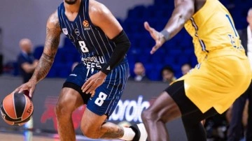 Anadolu Efes, İsrail takımını dağıttı