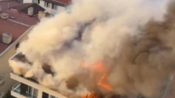 Ankara'da apartmanın çatı katında yangın çıktı