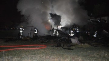 Ankara'da zihinsel engelli 3 kardeşin yaşadığı ev yanarak kül oldu