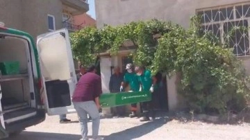 Annesini bıçaklayarak öldürdü