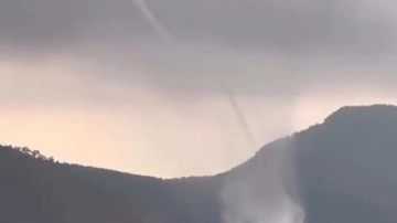 Antalya'da denizde aynı anda 2 hortum oluştu