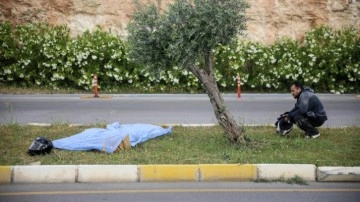 Antalya'da feci kaza! Ölen arkadaşının cansız bedeninin başından ayrılmadı
