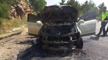 Antalya'da seyir halindeki cip alev aldı