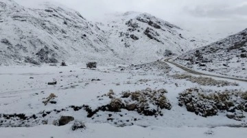 Antalya'nın yüksek kesimleri beyaza büründü