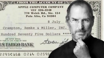 Apple daha yeni kurulmuştu: 1976 yılında Steve Jobs tarafından imzalanan &ccedil;ek, satışa &ccedil;ıktı