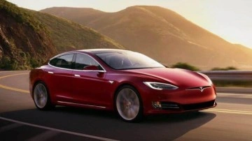 Ara&ccedil;larda oyun devri! Tesla beklenen o &ouml;zelliği sonunda getiriyor