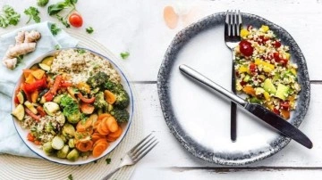 Aralıklı a&ccedil;lık diyetinin metabolizmaya faydaları nelerdir? Aralıklı oru&ccedil; ka&ccedil; g&uuml;n yapılır?