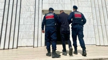Aranan şahıs jandarmadan kaçamadı