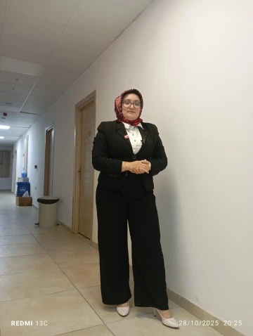 Araştırmacı Gazeteci Öğrenci Sibel TURHAN; 29 Ekim Cumhuriyet Bayramını Kutladı.