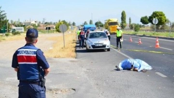 Arızalanan aracını kontrol ederken kamyonetin &ccedil;arptığı s&uuml;r&uuml;c&uuml;, &ouml;ld&uuml;