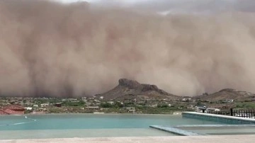 Arizona’da 55 bin kişi elektriksiz kaldı... Toz fırtınası hayatı felç etti!