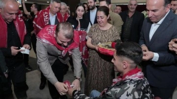 Arnavutköy'de askere giden gençlere kınalı uğurlama