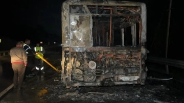 Arnavutköy'de İETT otobüsü alevlere teslim: Kısa sürede küle döndü