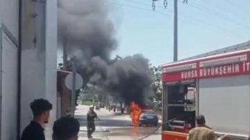 Aşırı sıcaktan otomobil alev topuna döndü!