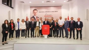 Atatürk'ün posterini kaldırıp İmamoğlu'nun resmini astılar! "Her yerden kaldırıyorlar