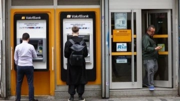ATM’de şifreyi güncellemeyen para çekemeyecek