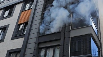 Avcılar'da yangın çıkan daire kullanılamaz hale geldi