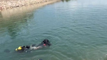 Ayağı kayıp düştüğü çayda boğuldu