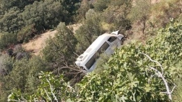 Aydın’da öğrenci servisi yoldan çıkıp uçuruma sürüklendi