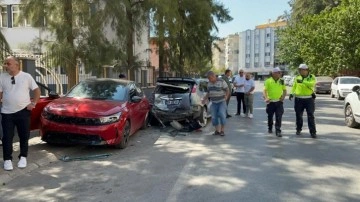 Aydın'da 'topuklu ayakkabı' kazası: 5 araca birden çarptı!