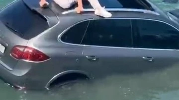 Ayvalık'ta otomobil denize uçtu