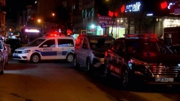 Bağcılar’da otomobile silahlı saldırı: 2 yaralılar.