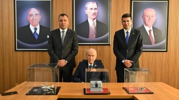 Bahçeli Ülkü Ocakları'nı ziyaret etti