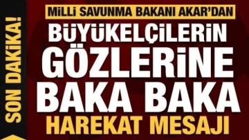 Bakan Akar b&uuml;y&uuml;kel&ccedil;ilerin g&ouml;zlerine baka baka harekat mesajını verdi