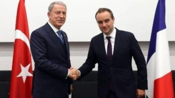 Bakan Akar, Fransız mevkidaşı ile g&ouml;r&uuml;şt&uuml;