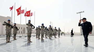 Bakan Akar, Katar T&uuml;rk Birleşik M&uuml;şterek Kuvvet Komutanlığı'nda incelemelerde bulundu: