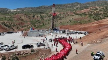 Bakan Bayraktar 'Müthiş bir şey' diyerek duyurdu! 6.1 milyon varil değerinde...