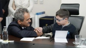 Bakan &Ouml;zer, &ouml;zel &ccedil;ocukları kabul etti