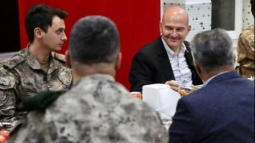 Bakan Soylu, Şırnak'ta komando, polis ve g&uuml;venlik korucularıyla iftar yaptı