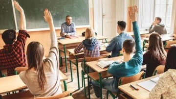 Bakan Tekin a&ccedil;ıkladı: T&uuml;rk&ccedil;e ortalaması 70 olmayan ge&ccedil;emeyecek!