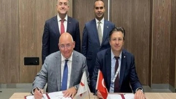 Bakan Varank duyurdu: T&uuml;rk uzay yolcusu i&ccedil;in imzalar atıldı