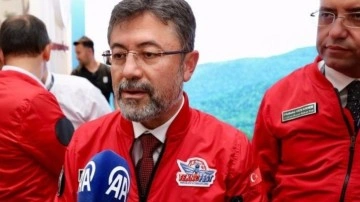 Bakan Yumaklı TEKNOFEST'te &ouml;d&uuml;l alan gen&ccedil;lerle buluştu!