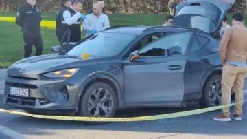 Bakırk&ouml;y'de cadde ortasında kanlı pusu!