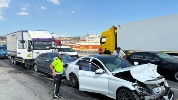 Balıkesir'de 4 araç zincirleme trafik kazası yaptı