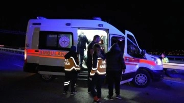 Balıkesir'de otomobil ile motosikletin çarpıştı: 1 kişi öldü, 2 kişi yaralandı