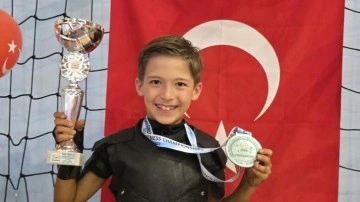 Balıkesir'den çıkan 8 yaşındaki çocuk fitness şampiyonasında tarih yazdı
