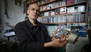 Balıkesir'de 53 yaşındaki Halil &Ccedil;akal Ferdi Tayfur sevgisiyle 37 yıldır kaset&ccedil;ilik yapıyor