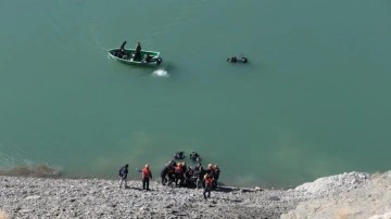 Baraj gölüne araç uçtu! 2 ölü, 1 kişi aranıyor