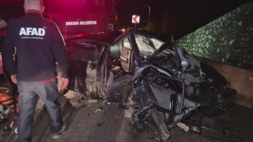 Bartın'da otomobil bariyerlere çarptı: 4 yaralı