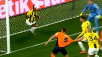 Başakşehir'de tartışmalı pozisyonlar! Penaltı, elle oynama, kırmızı kart itirazı...