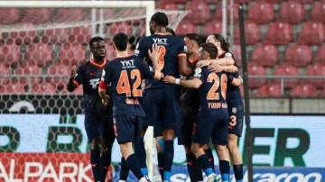 Başakşehir Mersin’de 3 puanı 4 golle aldı