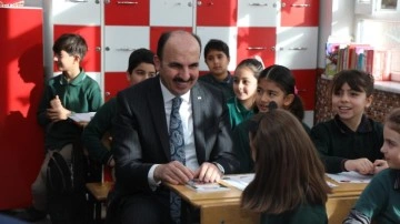 Başkan Altay, karne heyecanı yaşayan öğrencileri tebrik etti