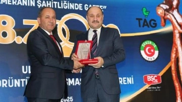 Başkan Gülpınar’a “Yılın En Şeffaf Belediye Başkanı” ödülü
