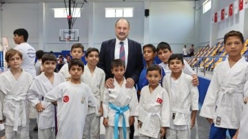 Başkan Mehmet Kasım Gülpınar'dan çocuklara teknoloji uyarısı